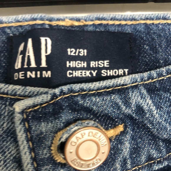 Women’s Gap cut off denim shorts size 12 - Picture 4 of 4